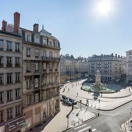 Apartment Between Rhone And Saone ∻ Place Des Jacobins